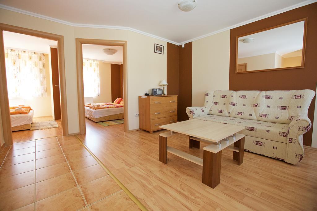 Zoli Apartmanok-Bródy 51-53 Hajdúszoboszló Exterior foto